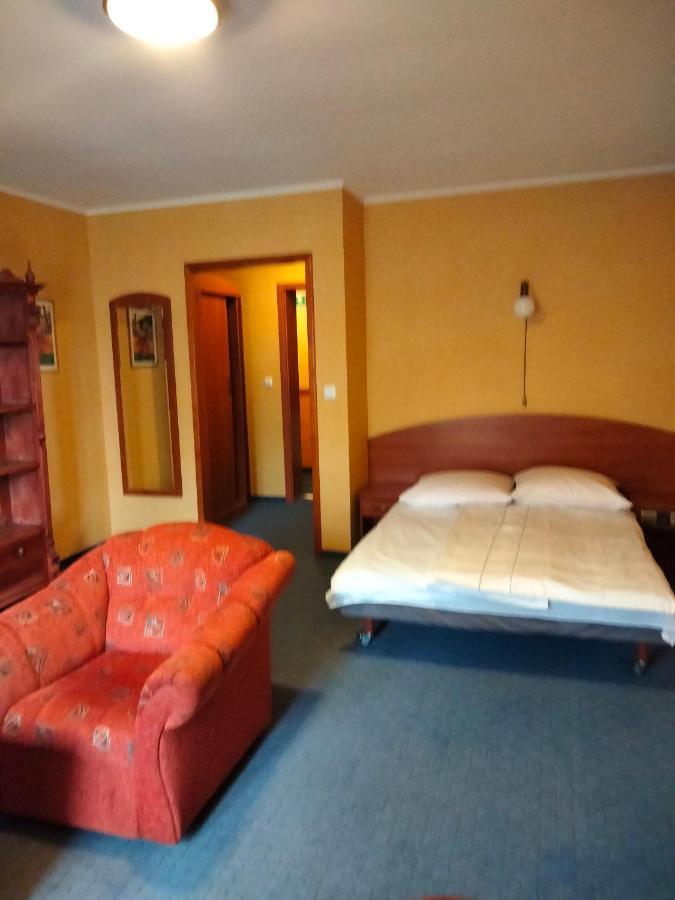 Zajazd Restauracja Machliny Bagian luar foto