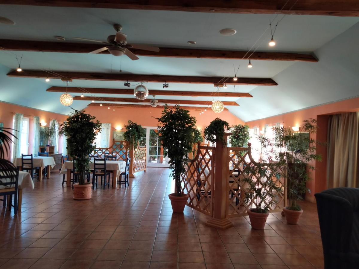 Zajazd Restauracja Machliny Bagian luar foto